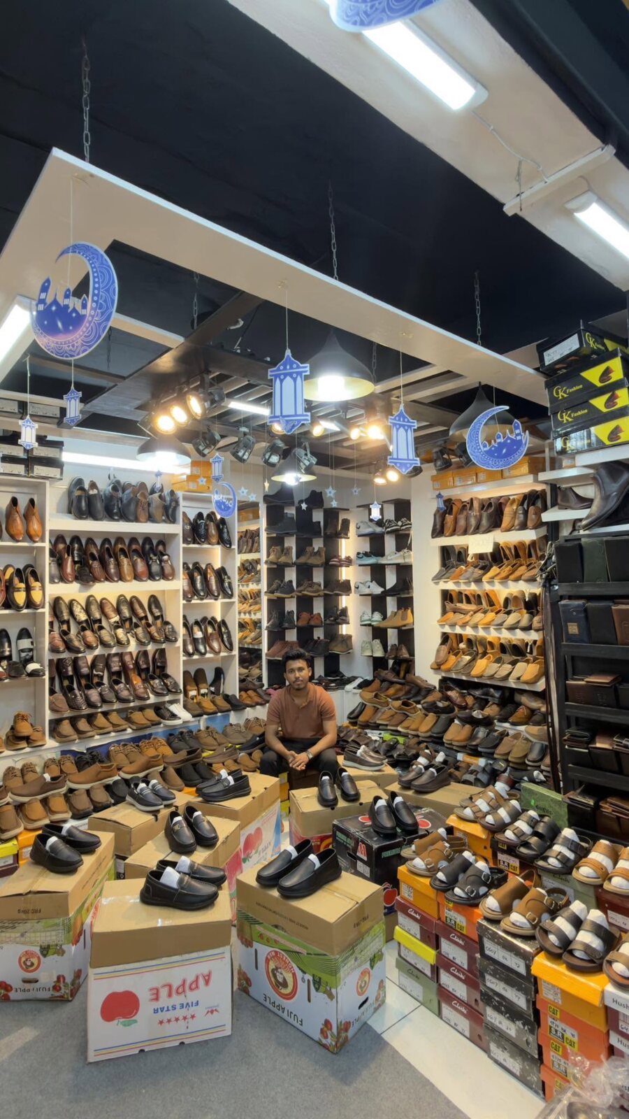 Leather Zone দোকানের ভেতরের দৃশ্য